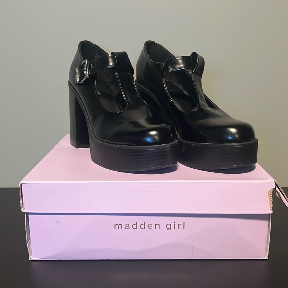 Madden Girl Roony T-Strap Mary Jane Size 10 VGUC With Box